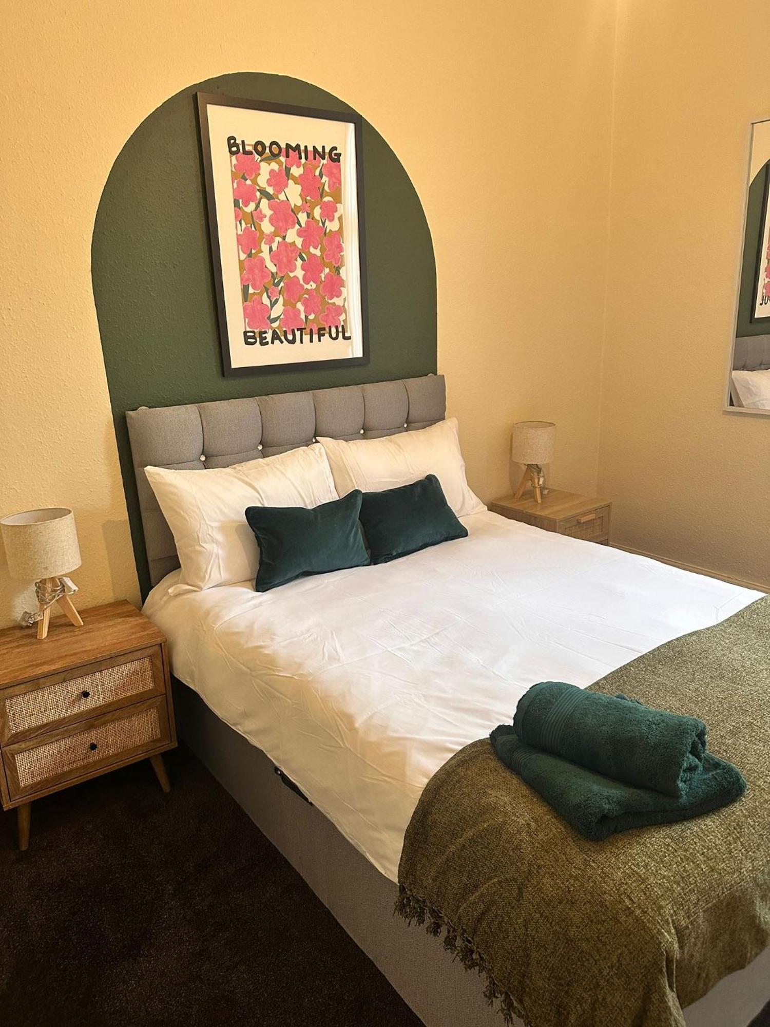 Group 4br Sleeps 11 Near Ibrox Parking *