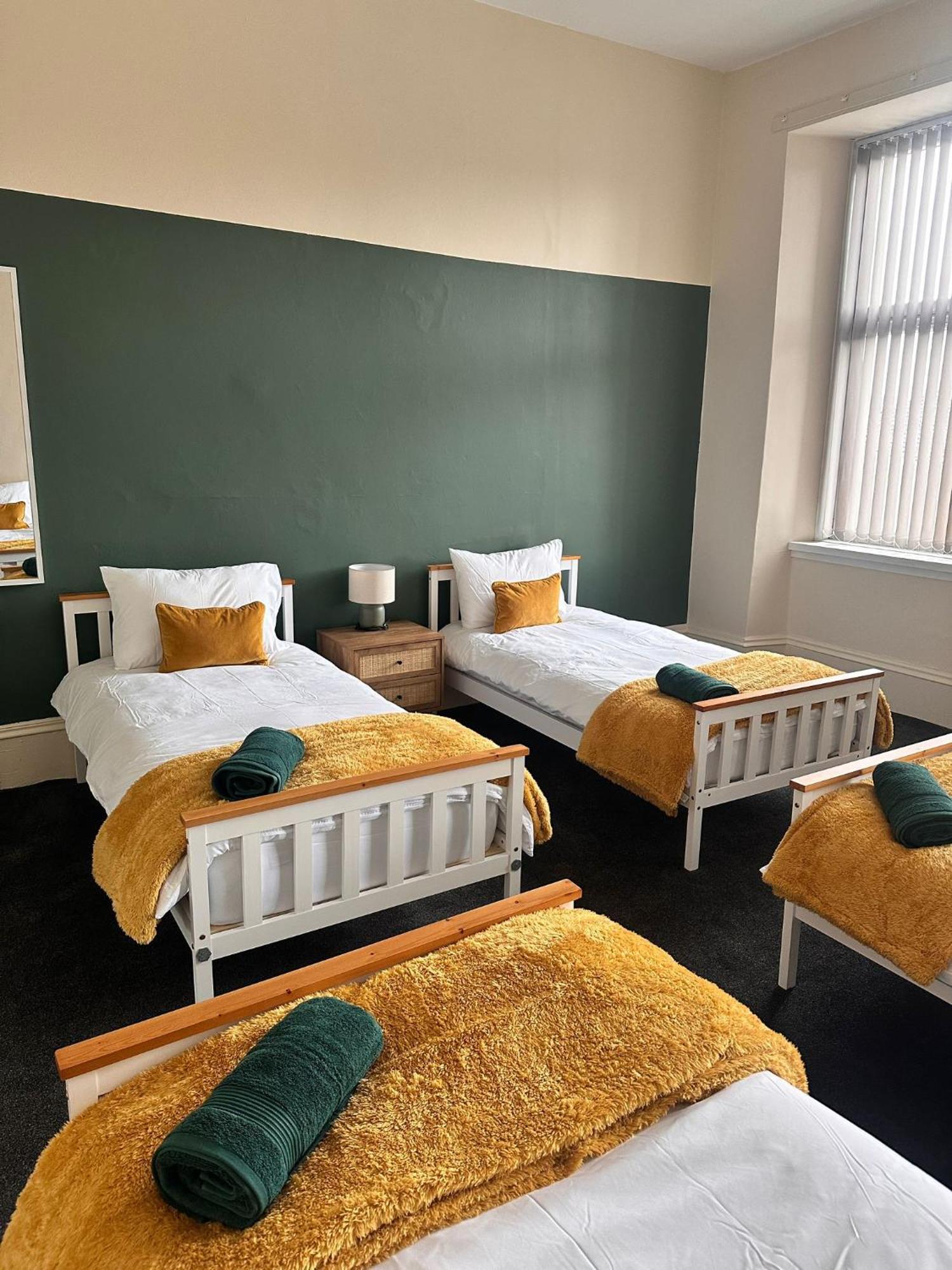 Group 4br Sleeps 11 Near Ibrox Parking Apartment Glasgow