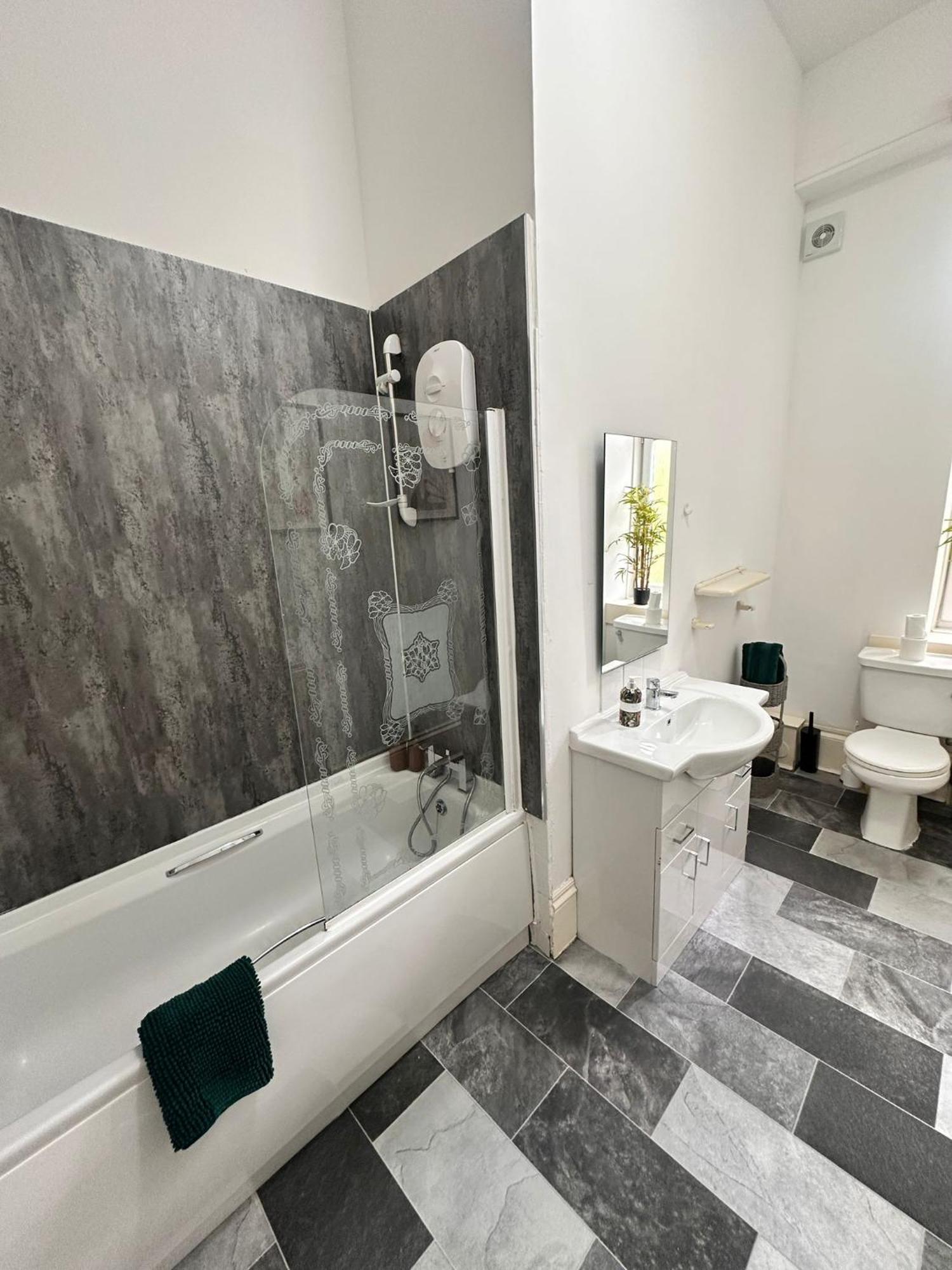 Apartment Group 4br Sleeps 11 Near Ibrox Parking Glasgow