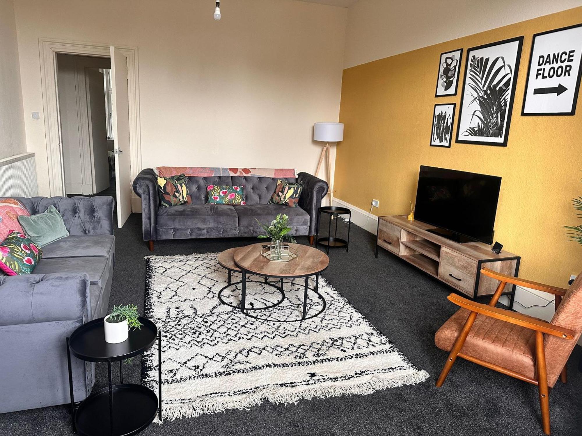 Group 4br Sleeps 11 Near Ibrox Parking