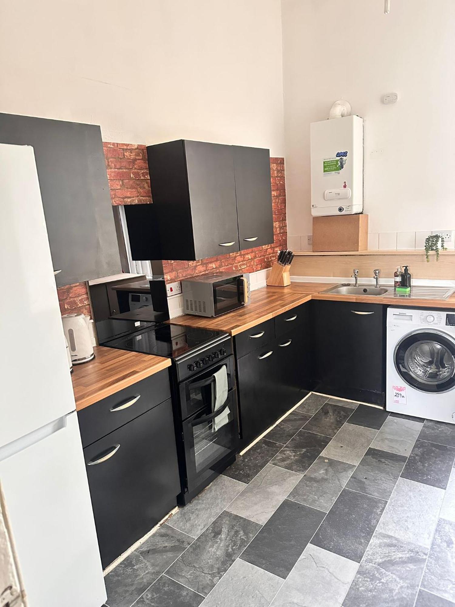Group 4br Sleeps 11 Near Ibrox Parking Apartment *